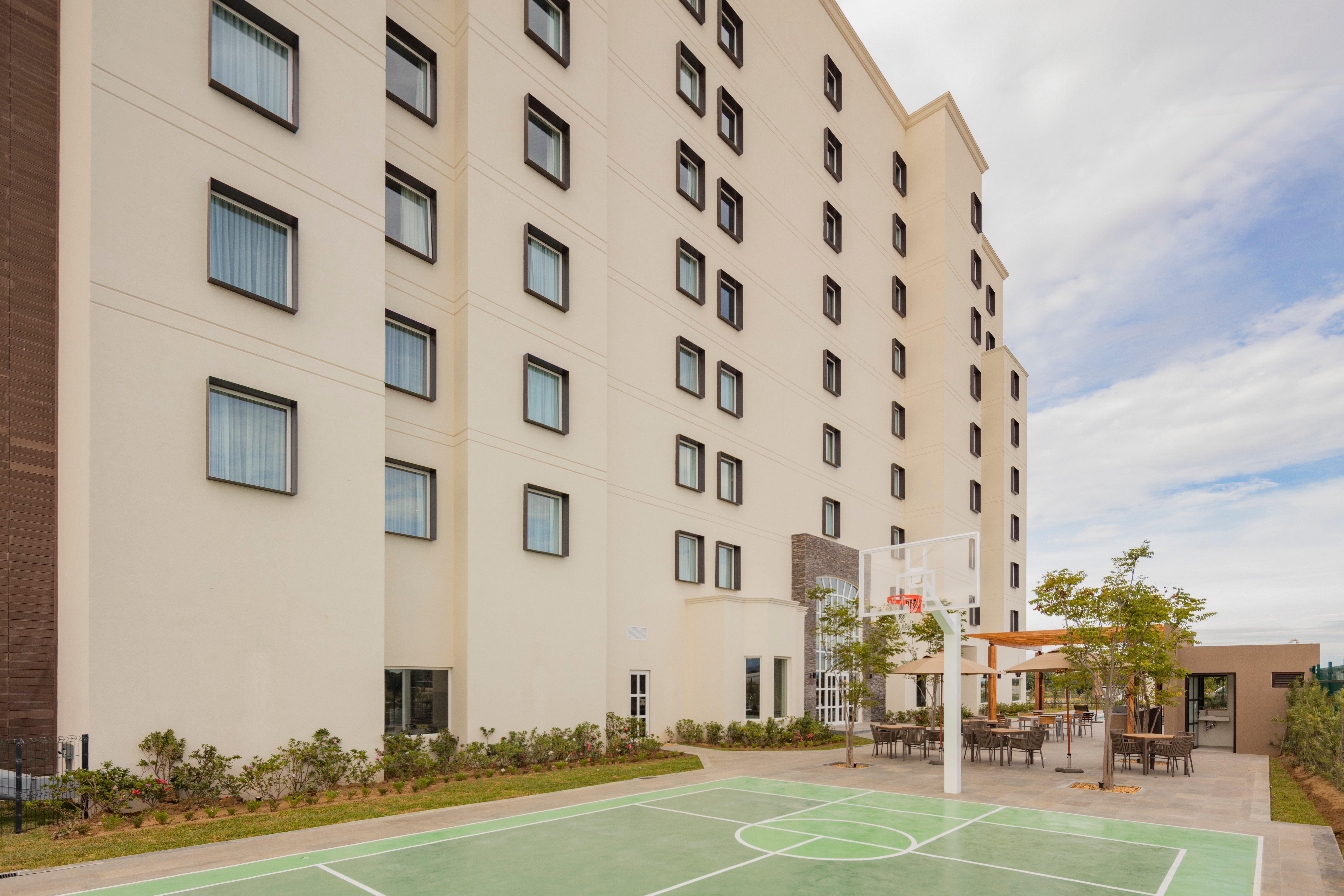 Staybridge Suites Silao By Ihg Exterior photo