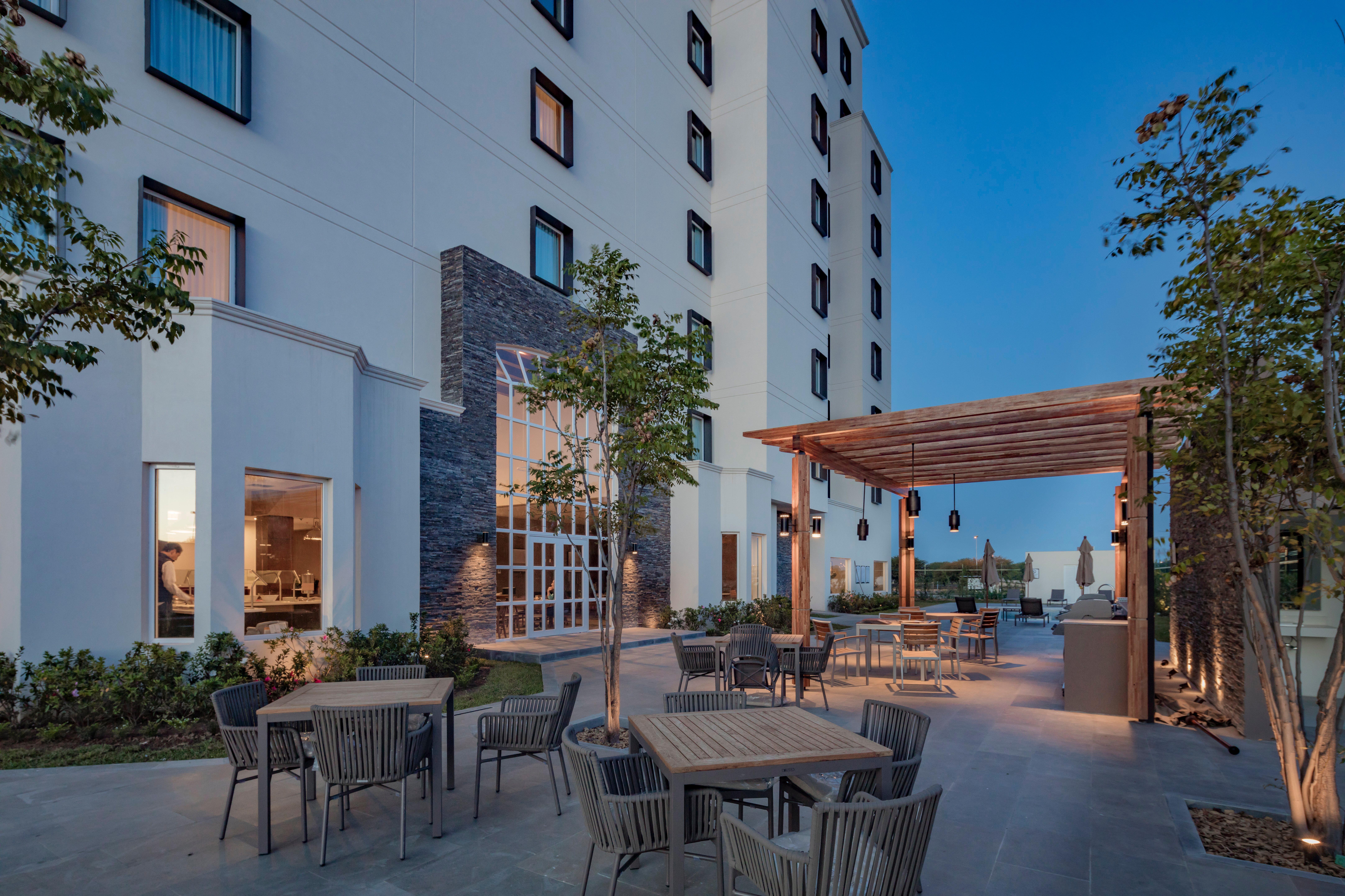 Staybridge Suites Silao By Ihg Exterior photo