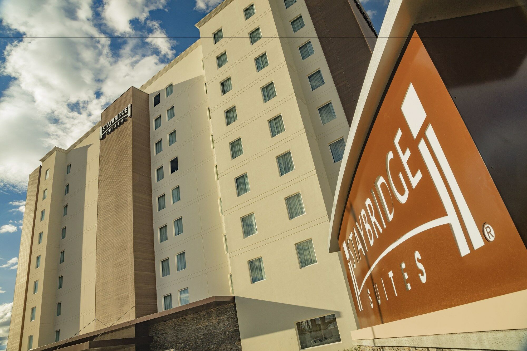 Staybridge Suites Silao By Ihg Exterior photo