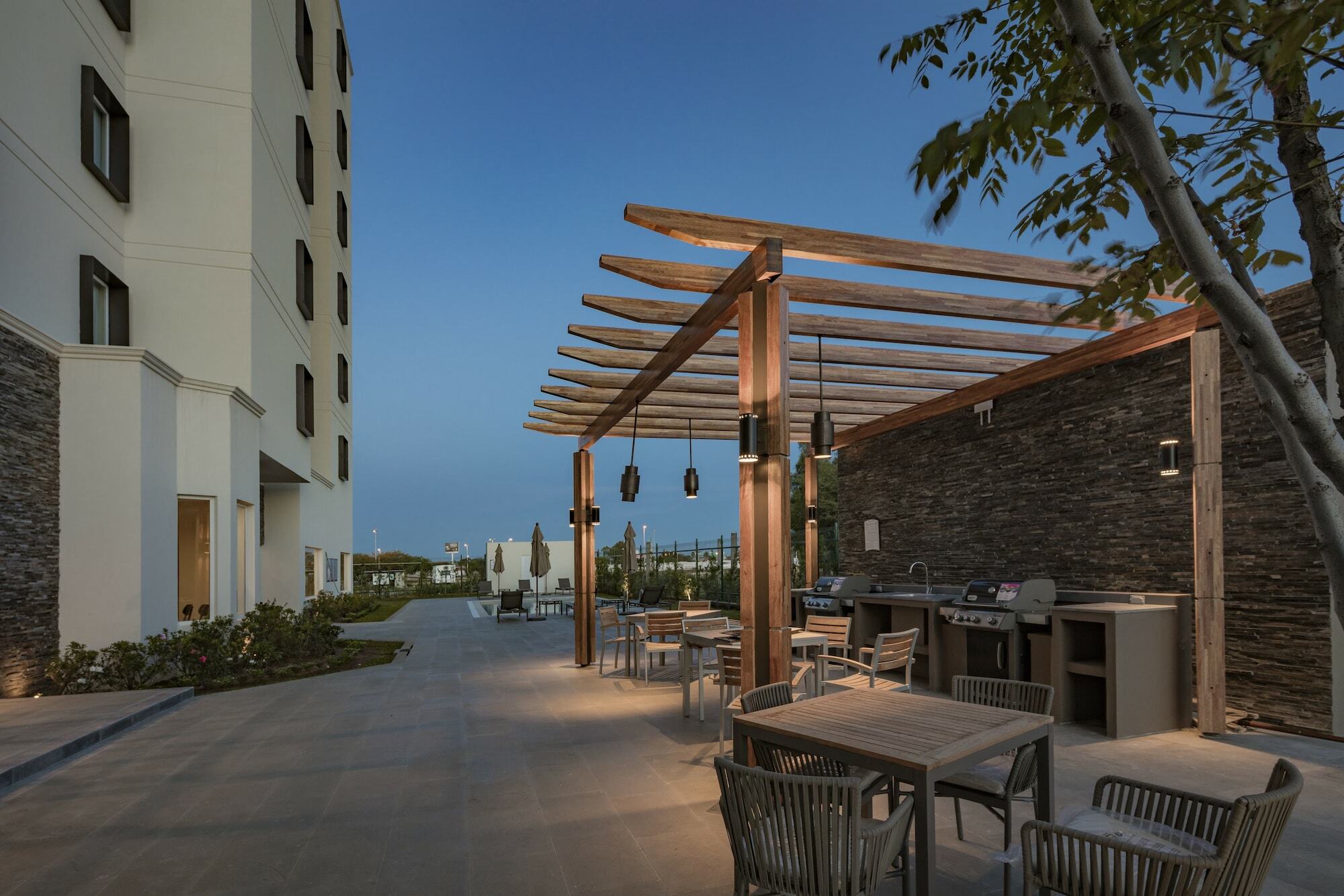 Staybridge Suites Silao By Ihg Exterior photo